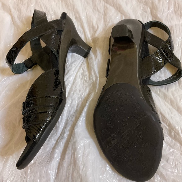 ON HOLD. ~ Helle Comfort Kitten Heels - Picture 4 of 7